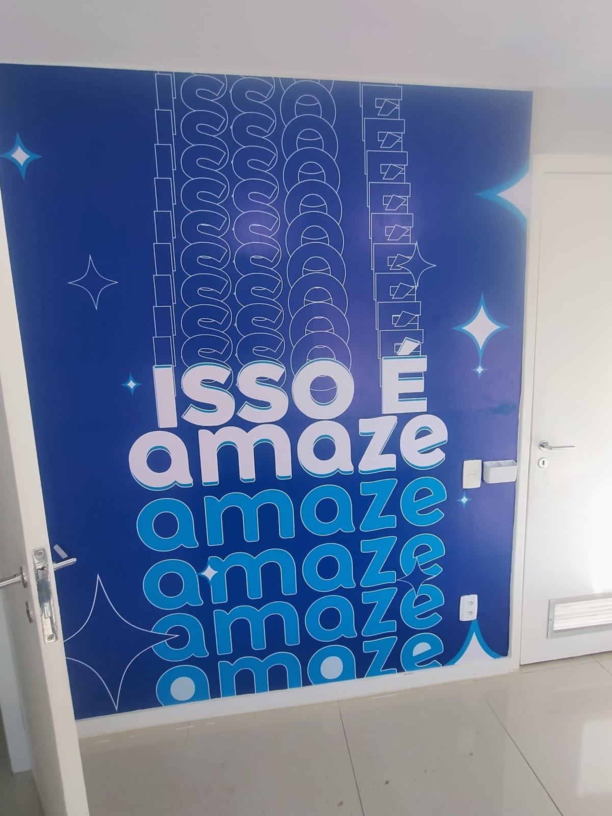 Adesivação de Parede para a Amaze