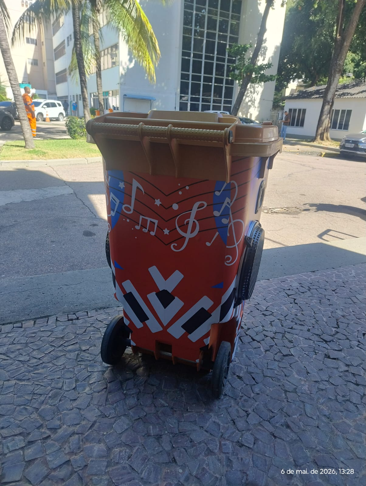 Adesivação Personalizada de Contentor COMLURB