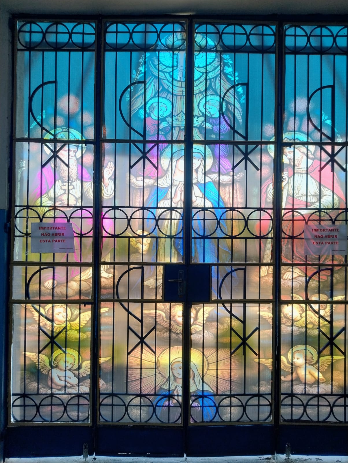 Vitral Decorativo Religioso – Arte, Luz e Devoção